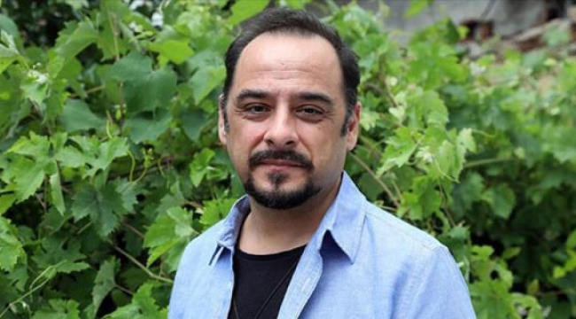 Koronavirüsü atlatan Burak Akkuldan çok konuşulacak açıklama: Hastanede uyutulunca rahmetli annemle bağlantı kurdum