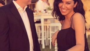 Eşiyle ayrı evlerde yaşayan Fazıl Saydan takipçilerine bomba cevap: 2 ev var demek günde 2 kere sevişiyoruz demek!