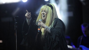 Sanatçı Zerrin Özer, Ümit Güner tarafından cinsel saldırıya maruz bırakıldığını açıkladı