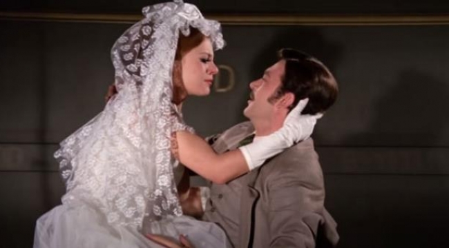 Yeşilçamın en romantik çiftiydi! Kartal Tibetin ölümüyle yıkılan Hülya Koçyiğitten yürek burkan paylaşım