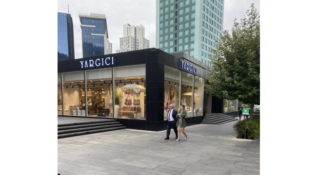 AVUKAT MEHMET KÖKSAL GENÇ SEVGİLİSİ İLE GÖRÜNTÜLENDİ İDDİASI..