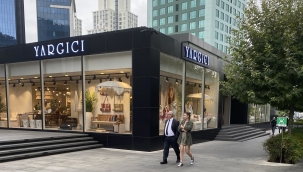 AVUKAT MEHMET KÖKSAL GENÇ SEVGİLİSİ İLE GÖRÜNTÜLENDİ İDDİASI..