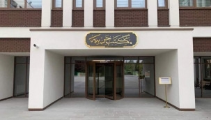 Kara Harp Okulu'nun dekanlık binasının girişindeki Osmanlıca tabela tepki yarattı, dilekçe üzerine kaldırıldı